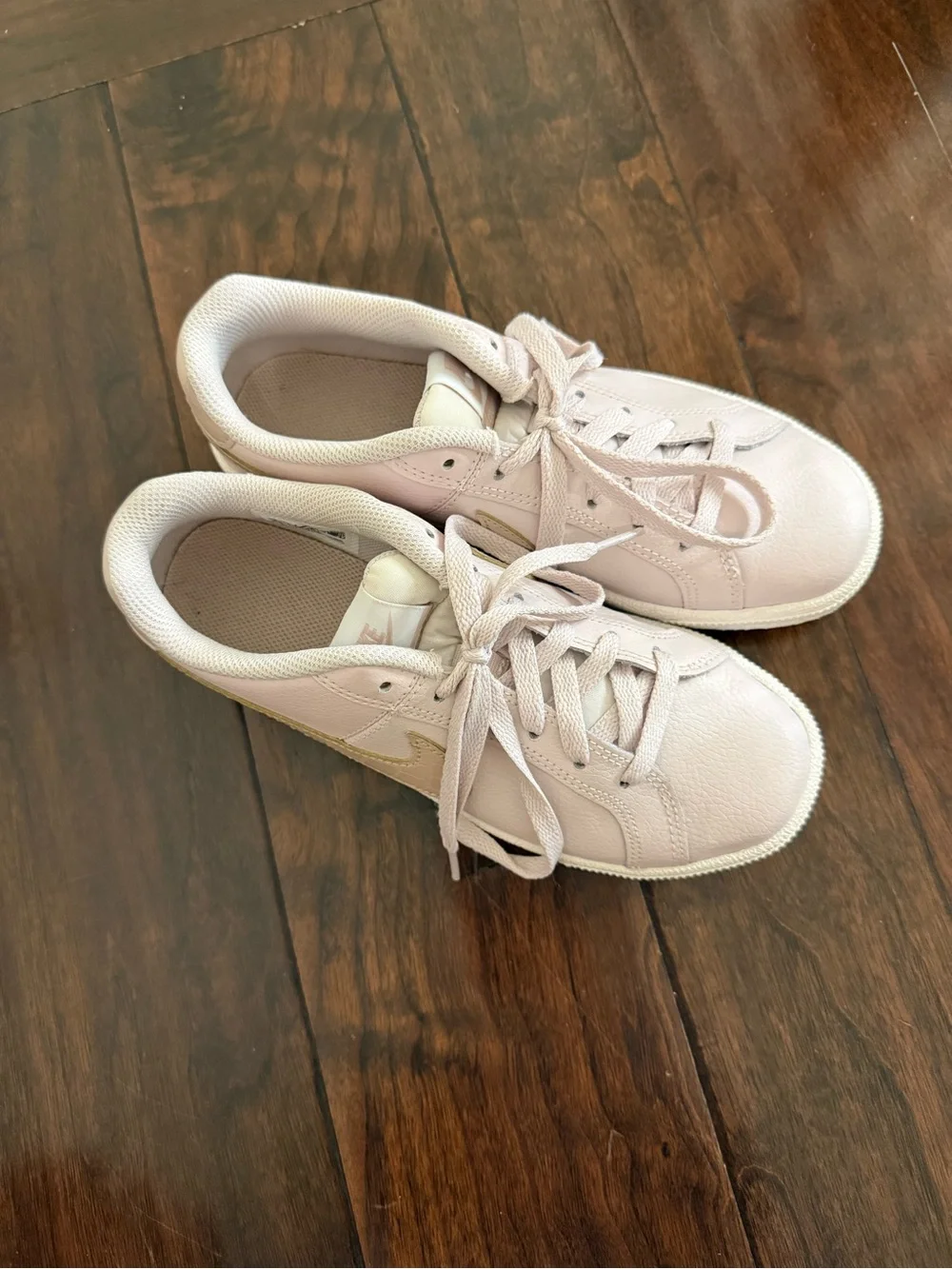 Nike Light Pink Low-Top Sneakers with Beige Swoosh